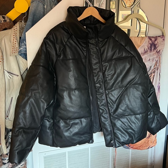 H&M Faux Leather Quilted Puffy Bomber Jacket. US Large. Black. NWT. - Picture 1 of 10
